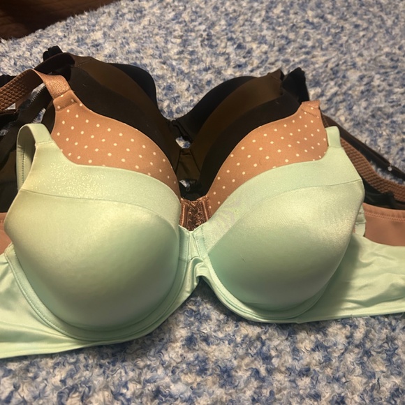 Set of four 36 c underwire padded bras - Picture 2 of 10